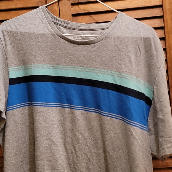 Old Navy tshirt - Picture 3 of 4